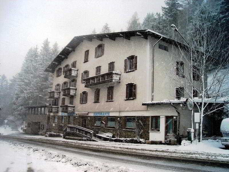 Hotel Spampatti Castione della Presolana Kültér fotó